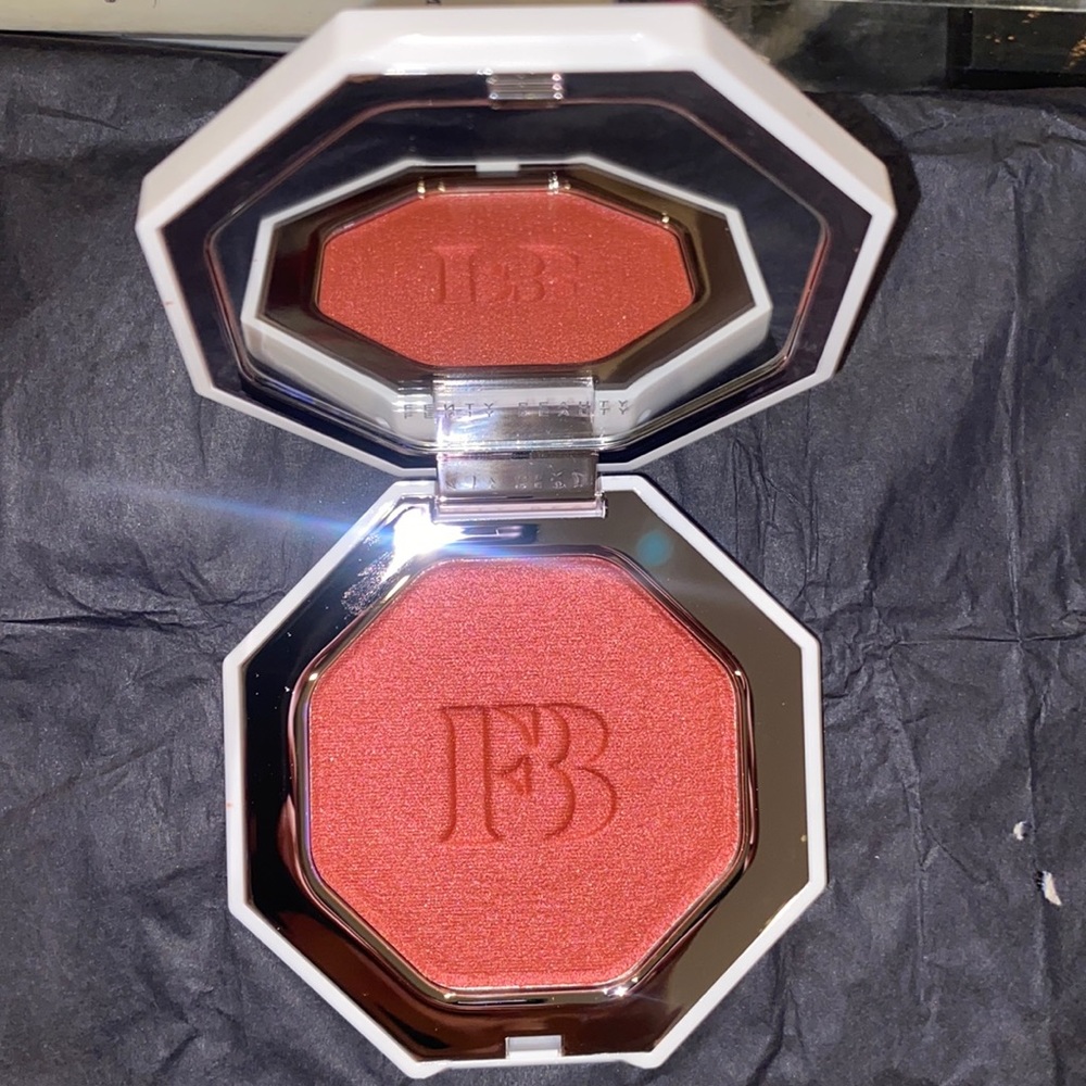 Fenty Beauty Blush highlighter in Ruby Richez .